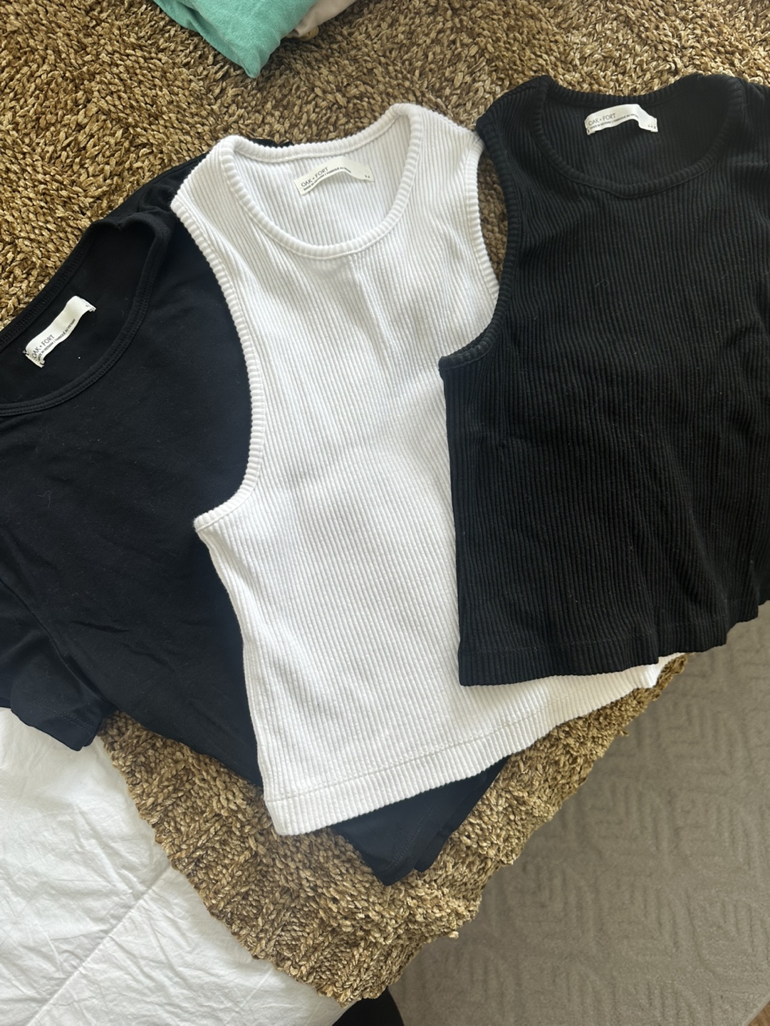 Oak + Fort Cropped staples size small