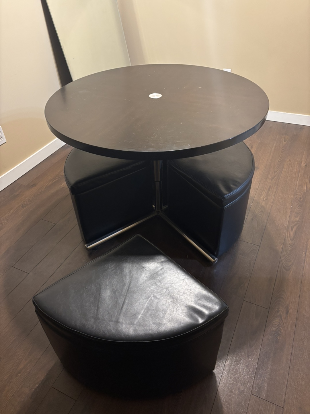 Round Table with Four Ottomans