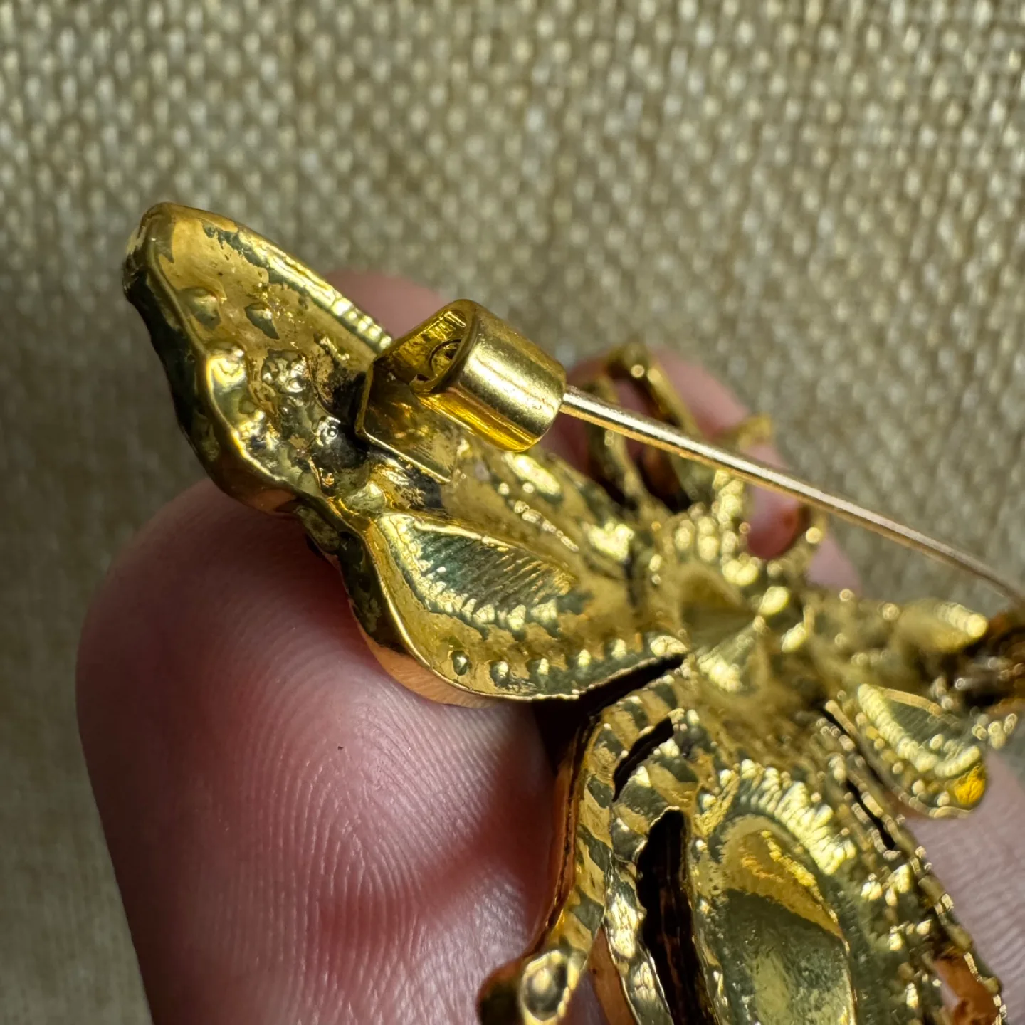 Luxe Gold Bee Brooch with Black Crystals image indicator(6)