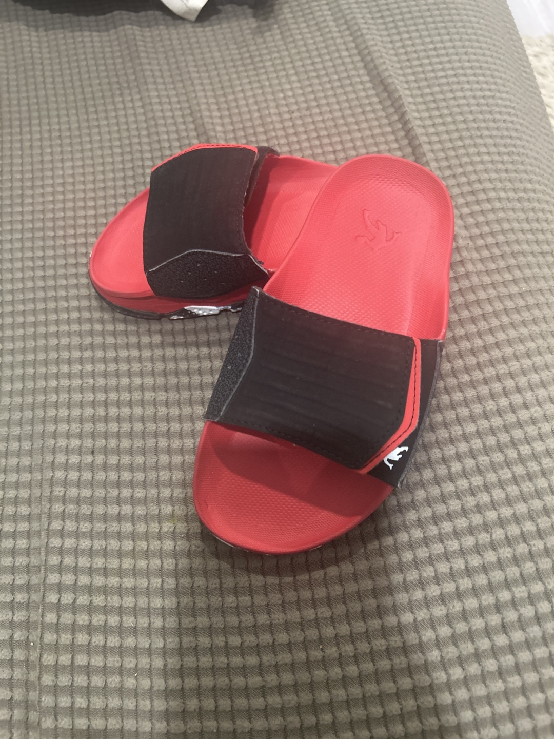 Kids' Red and Black Slides - photo 2