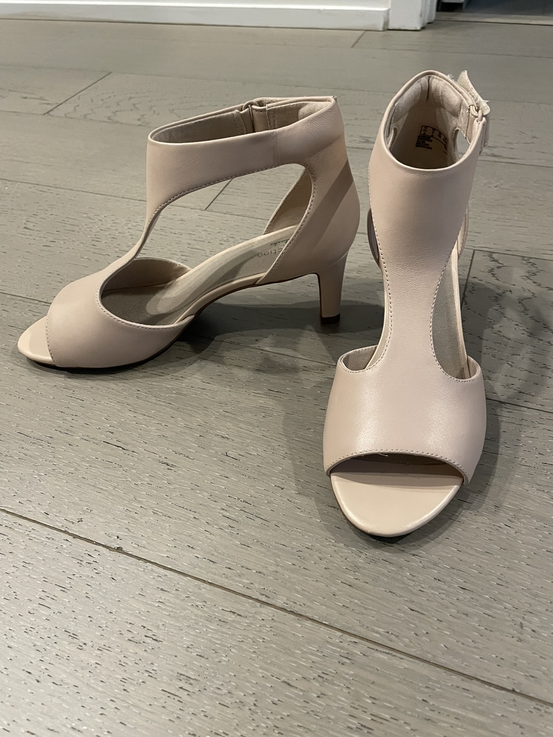 Clarks Women's Blush Beige Leather Heels, Size 8M