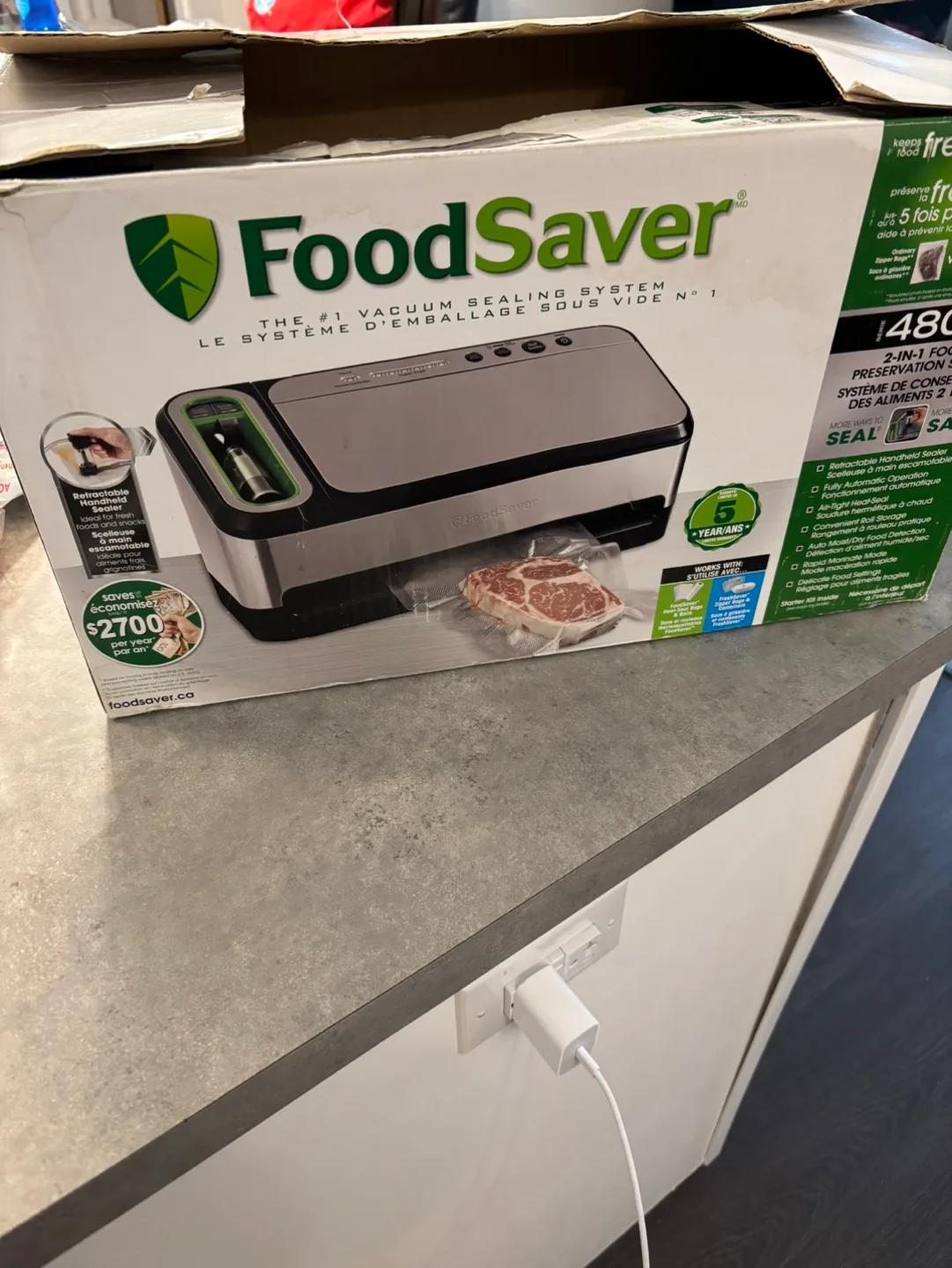 FoodSaver 2-in-1 Vacuum Sealing System thumbnail