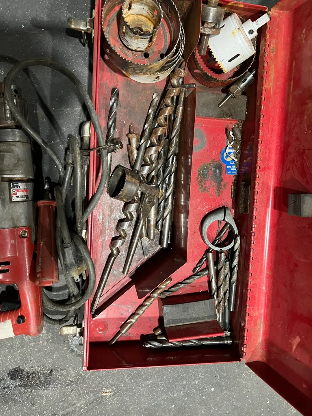 Vintage Milwaukee 1/2" Electric Drill with Case & Bits image indicator(2)