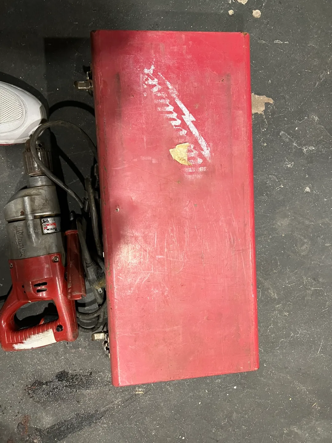 Vintage Milwaukee 1/2" Electric Drill with Case & Bits image indicator(3)