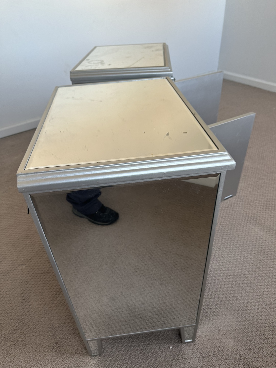 Pair of Mirrored Nightstands - photo 3