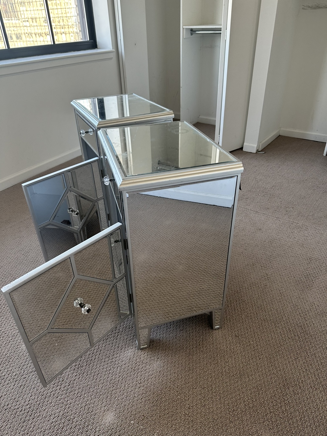Pair of Mirrored Nightstands - photo 4