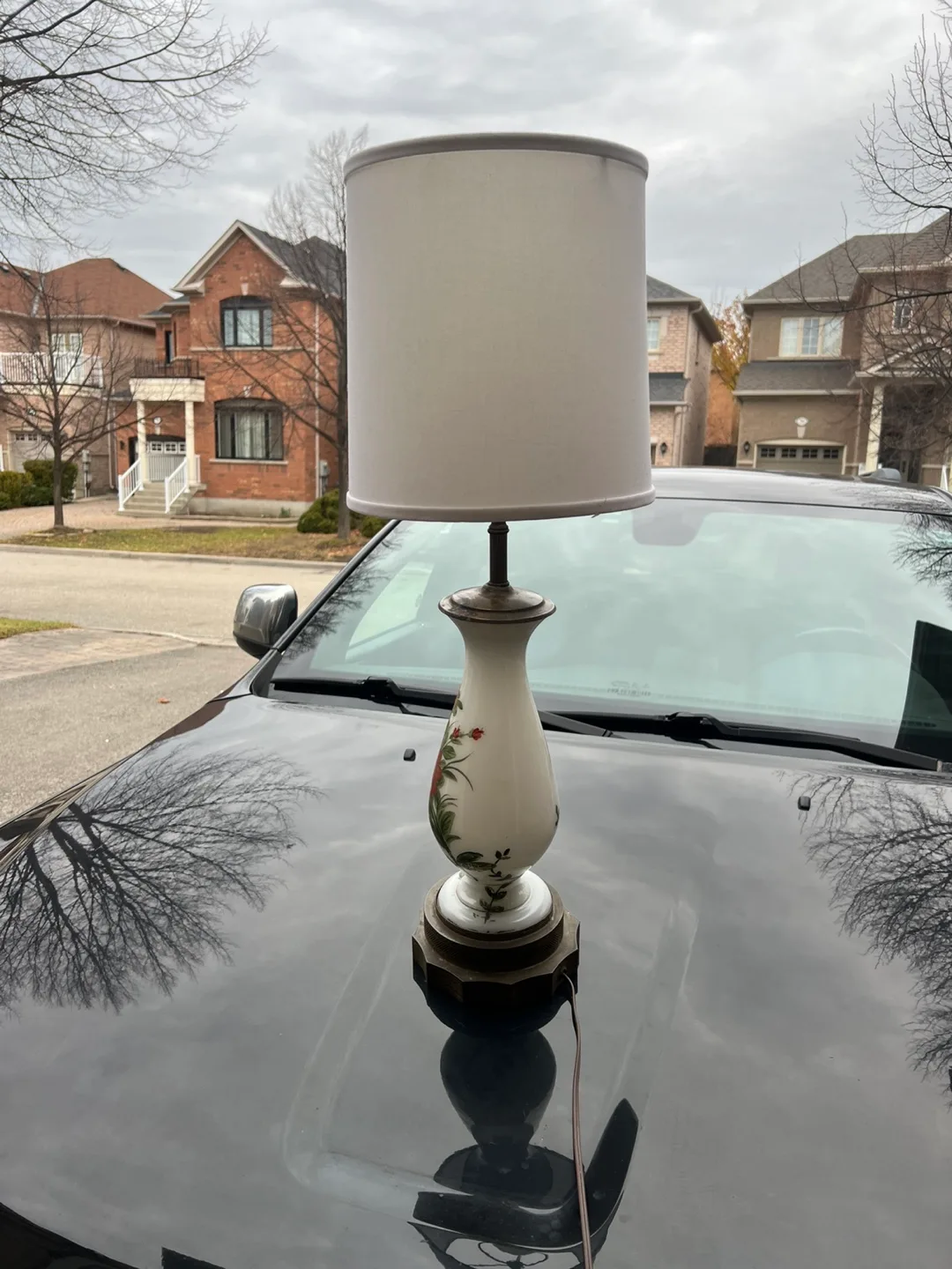 Vintage Table Lamp with Floral Design and White Shade image indicator(3)