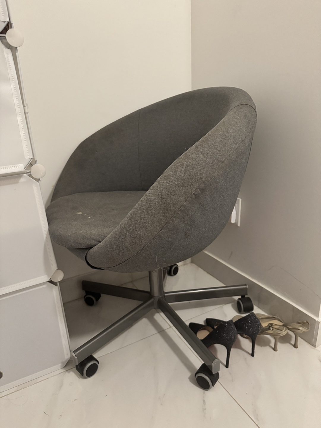 Grey Swivel Office Chair - photo 3