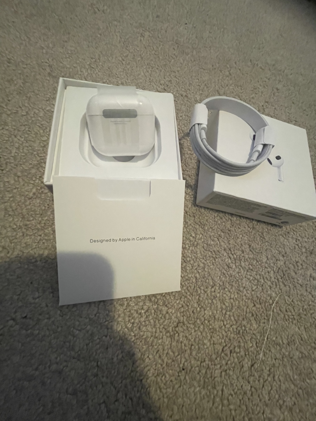 Apple AirPods with MagSafe Charging Case