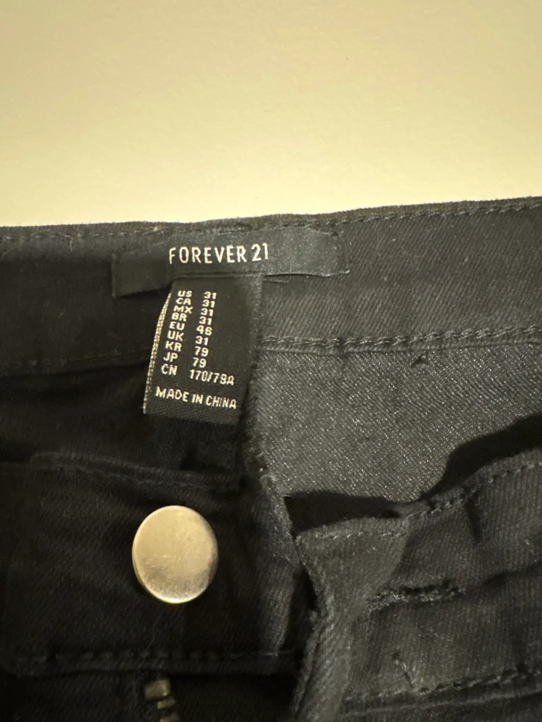 Forever 21 Black Jeans Size 31 image indicator(2)