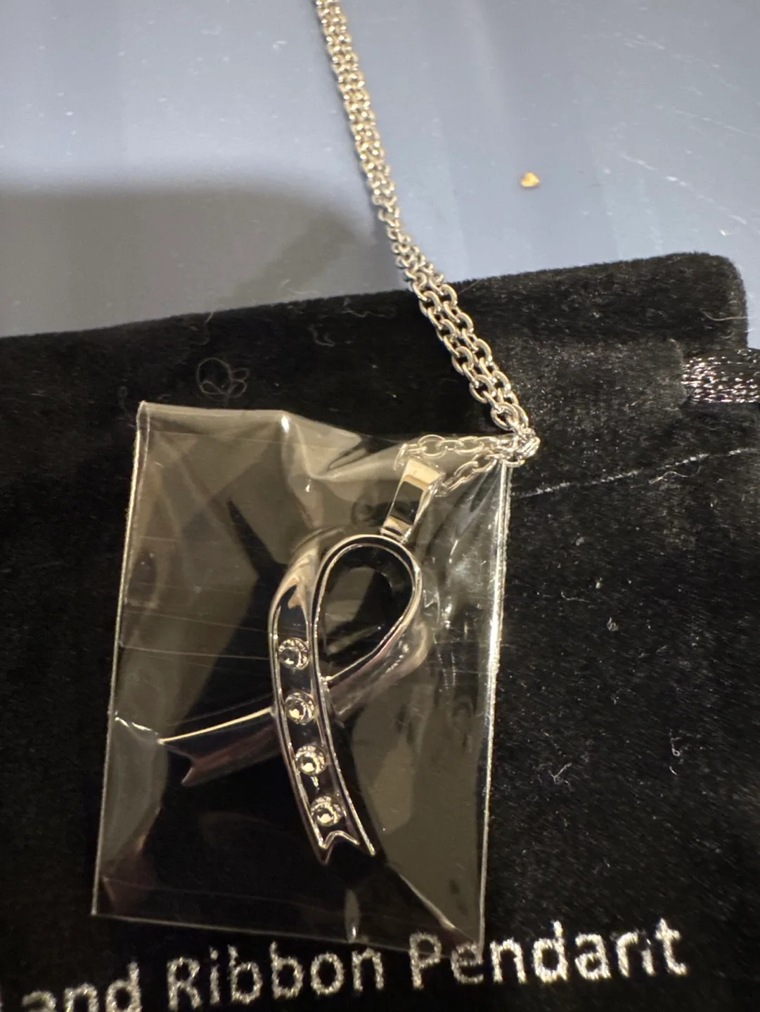 WillLand Ribbon Pendant Necklace with Swarovski Crystals image indicator(2)