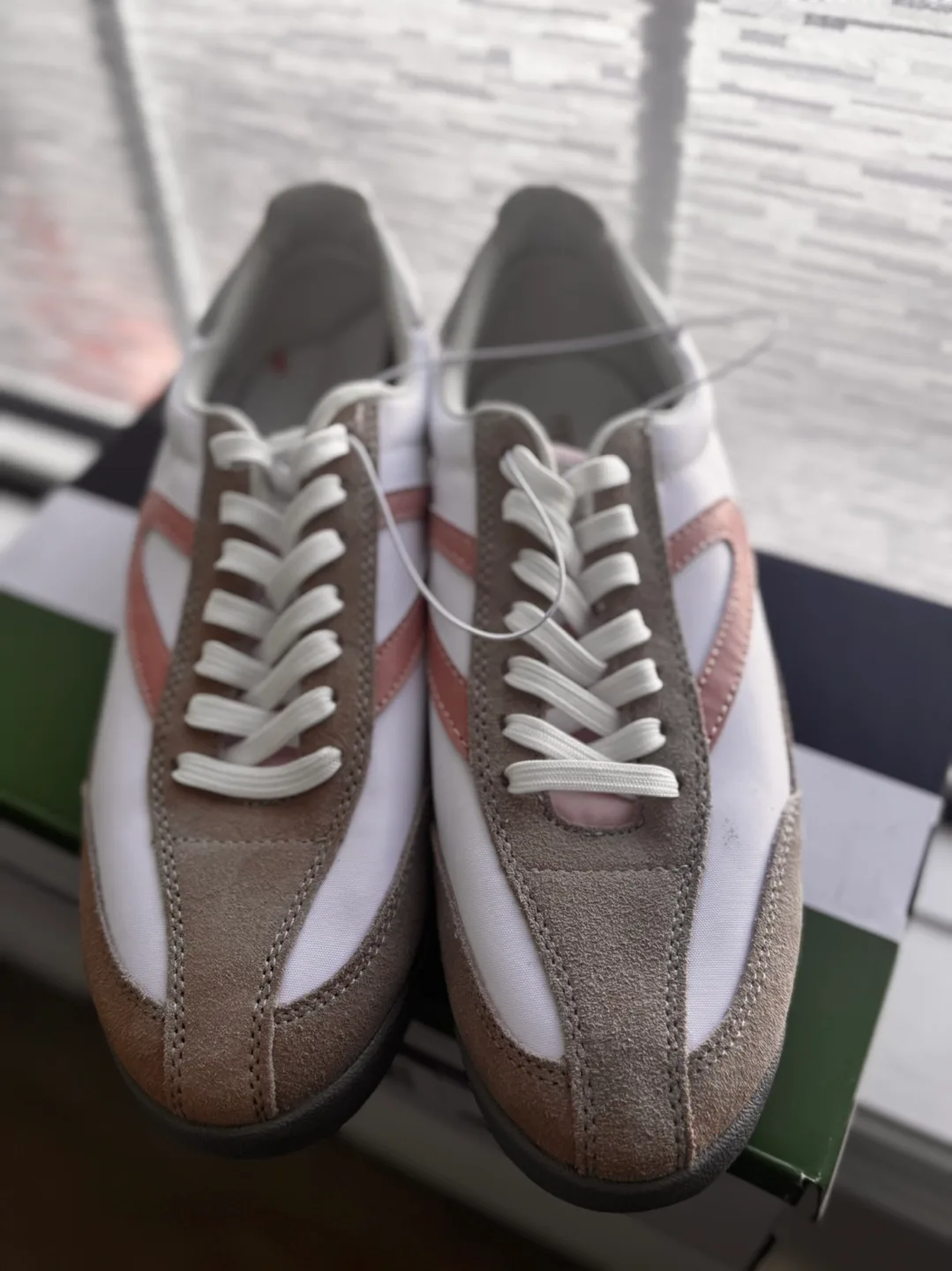 Tretorn Women's Rawlins Casual Lace up sneakers- size 8 image indicator(2)