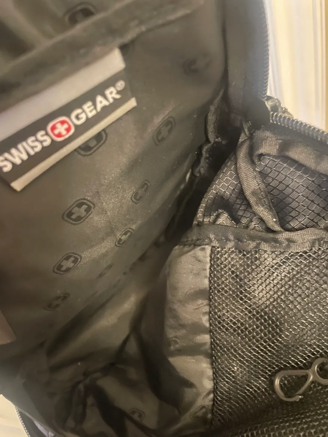 SwissGear Black Sling Backpack image indicator(4)