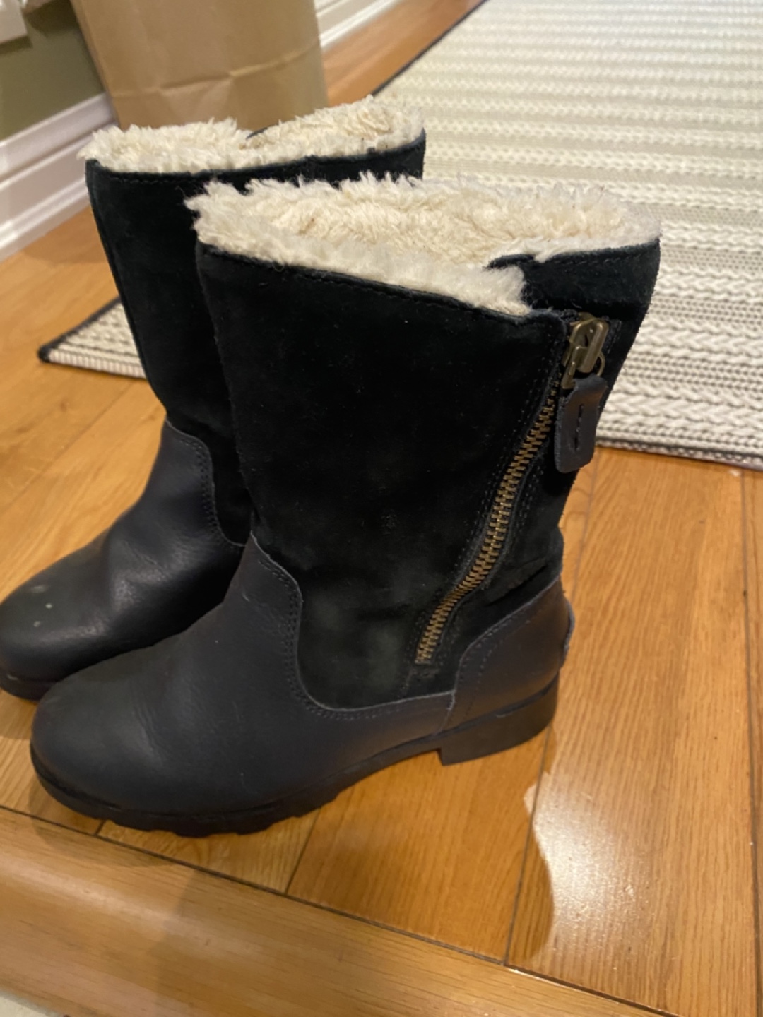 Girl’s Sorel Boots size 1 - photo 3