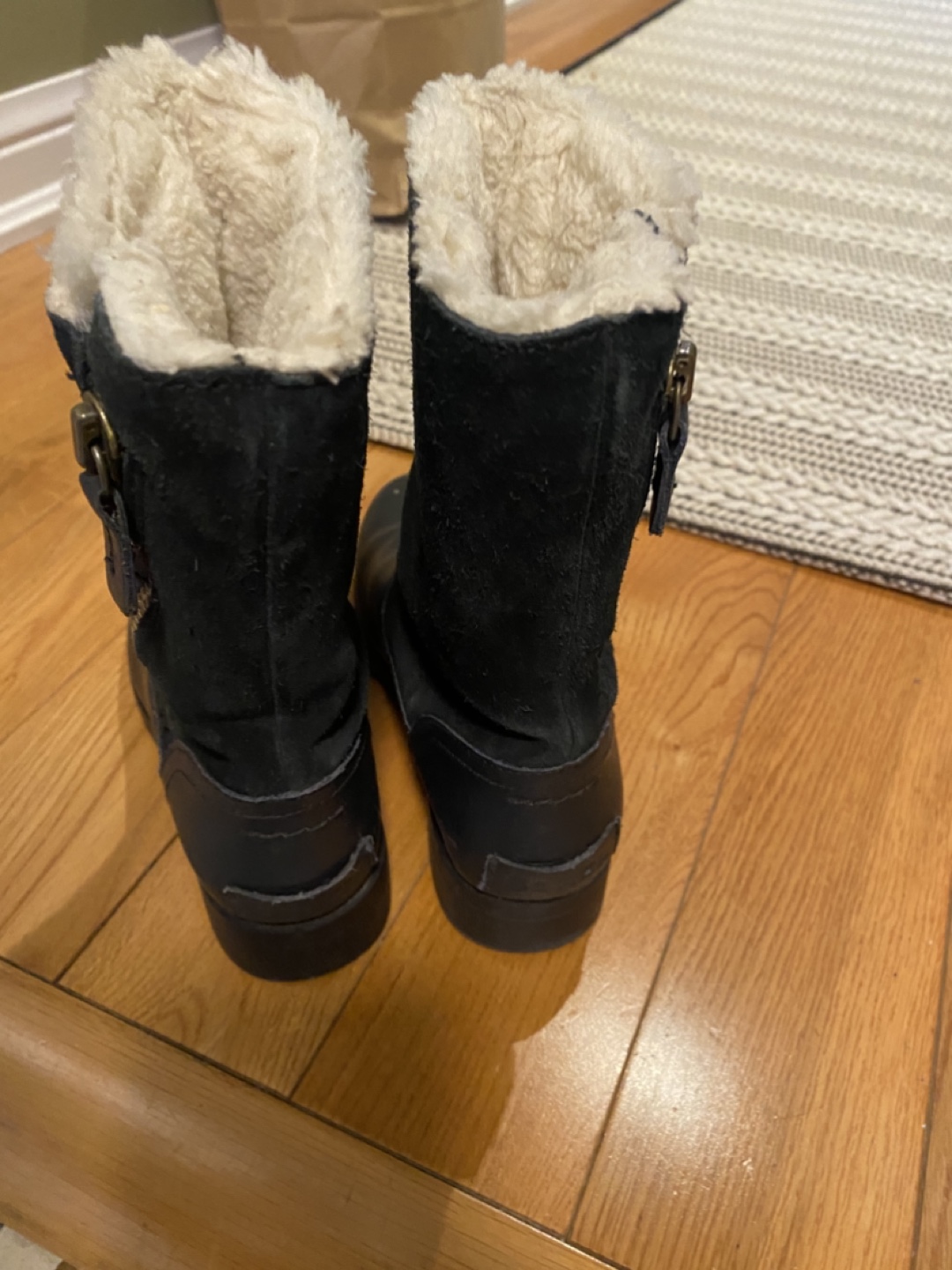 Girl’s Sorel Boots size 1 - photo 4