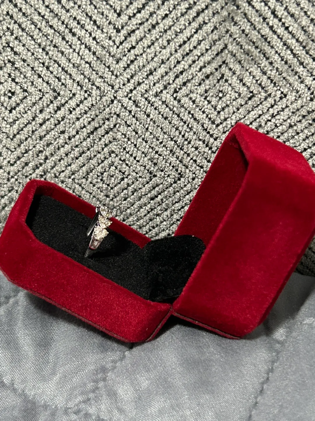 18K Japan Gold Diamond Ring image indicator(4)