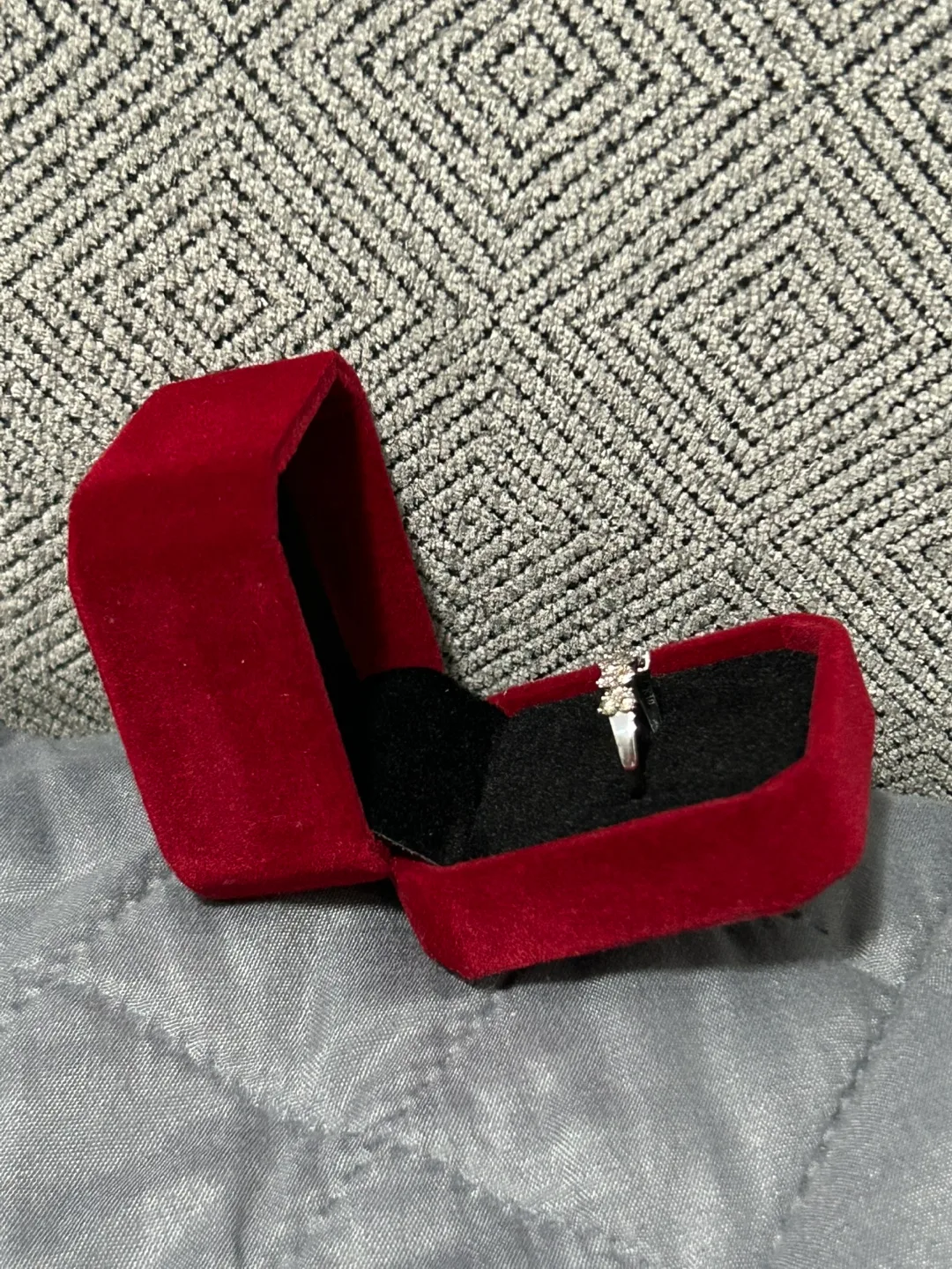 18K Japan Gold Diamond Ring image indicator(3)