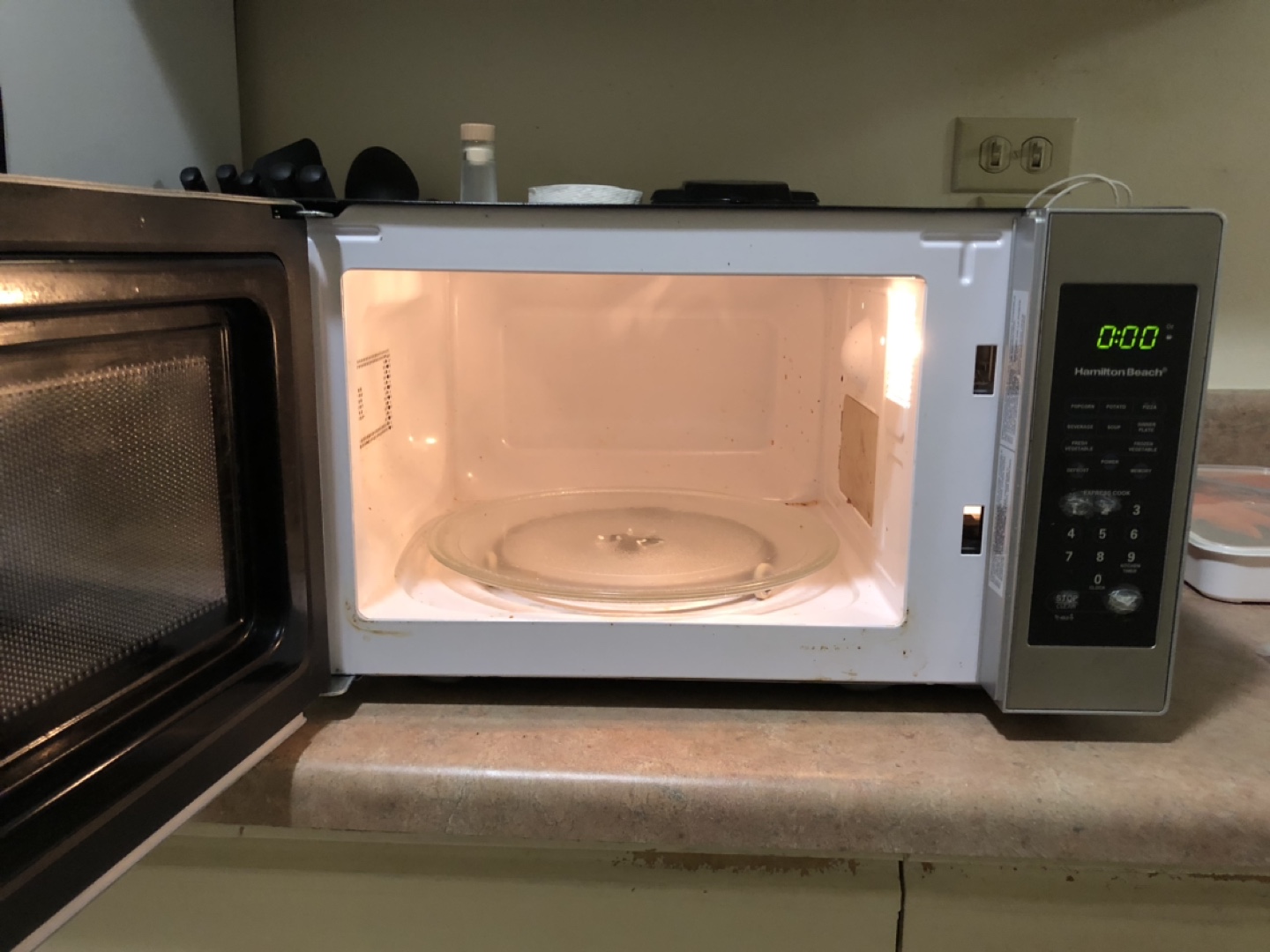 Hamilton Beach Microwave - photo 2