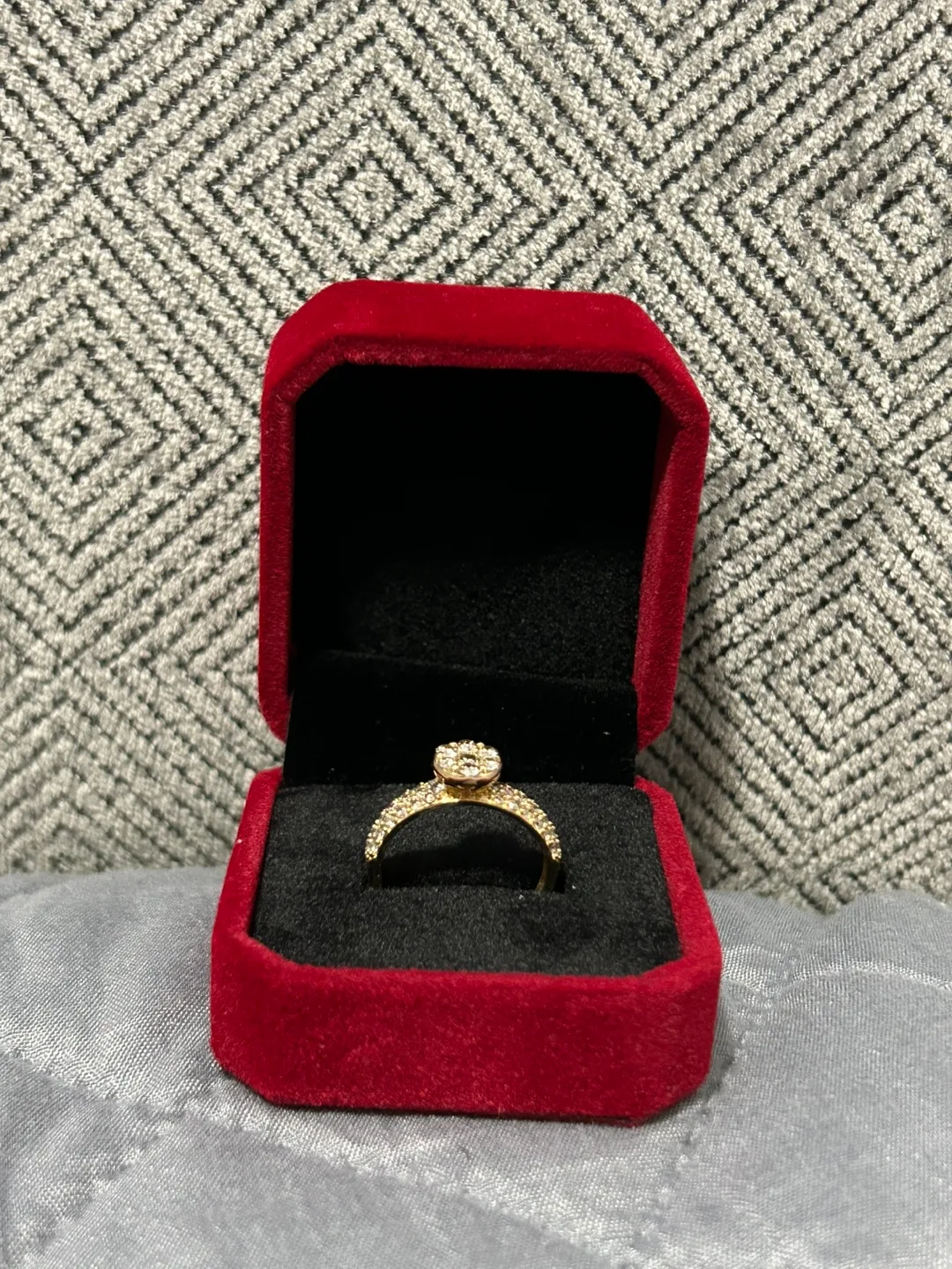 18K Japan Gold Diamond Ring image indicator(2)