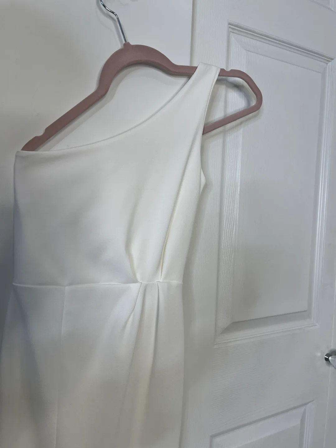 White One-Shoulder Maxi Dress with High Leg Slit image indicator(5)