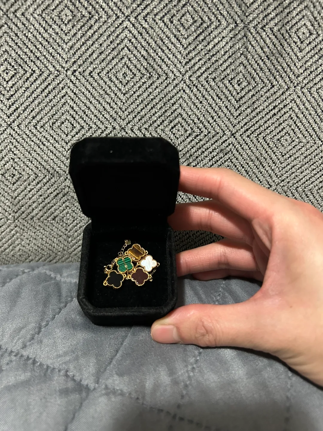 18K Gold Van Cleef & Arpels Alhambra Bracelet image indicator(3)