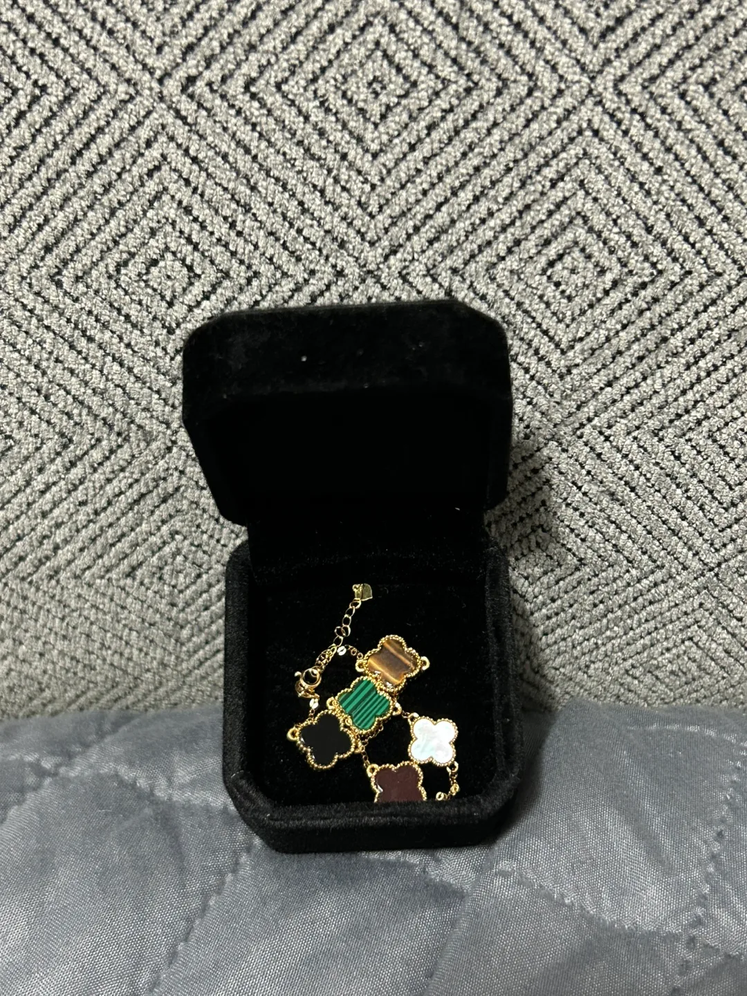 18K Gold Van Cleef & Arpels Alhambra Bracelet image indicator(4)