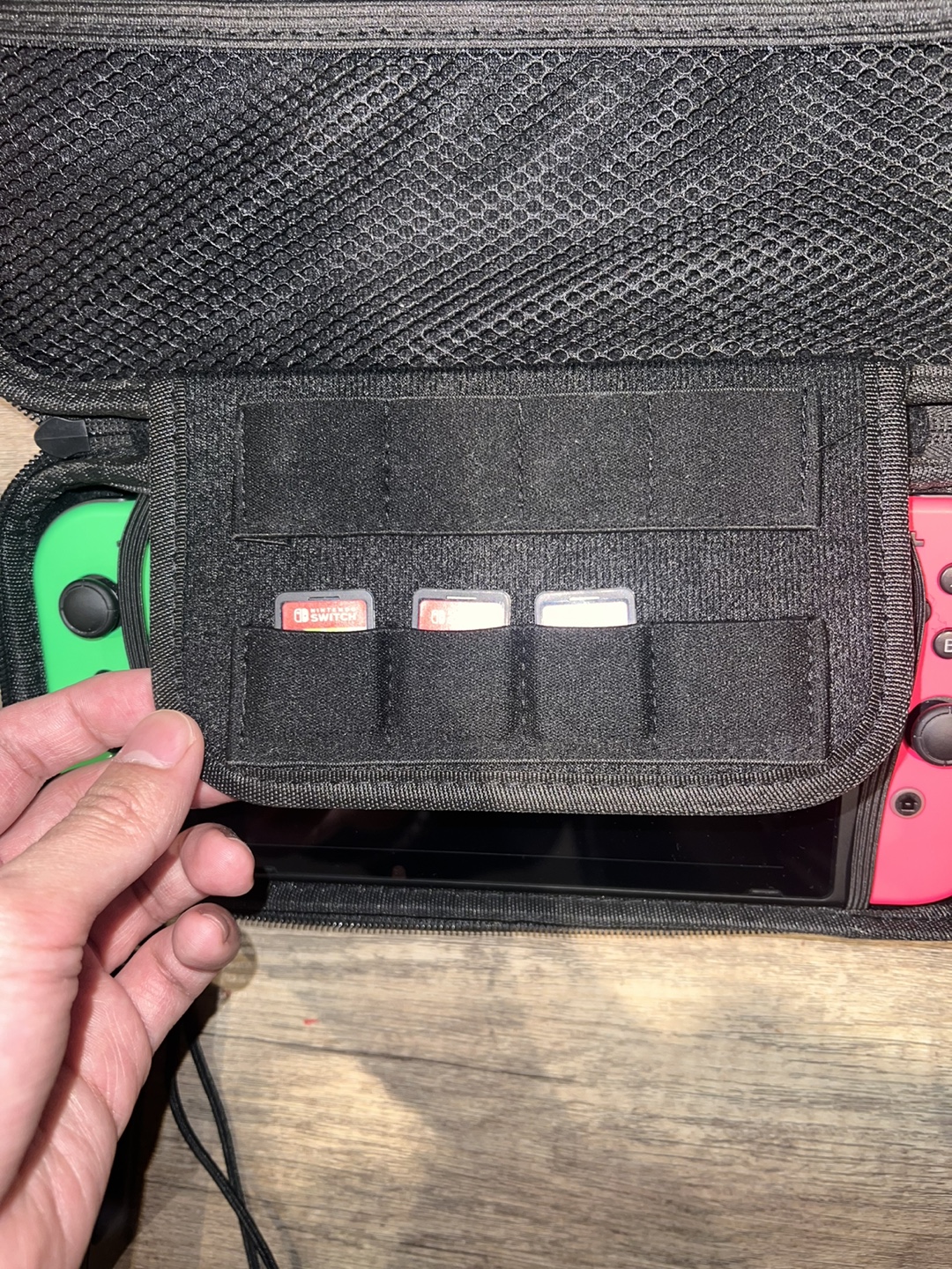 Nintendo switch + 4 games + 2controllers - photo 3