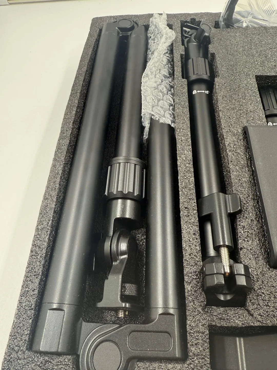 Neewer Flexible Tripod with Adjustable Angles image indicator(4)