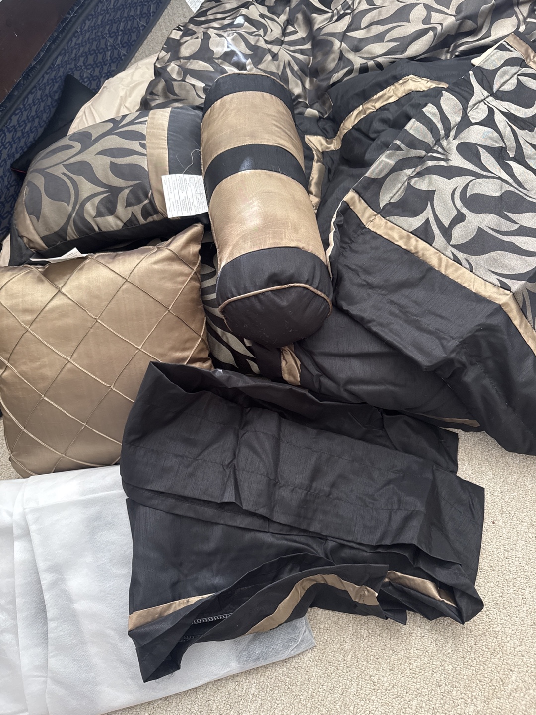 Black and Gold Queen Size Bedding Set - photo 4