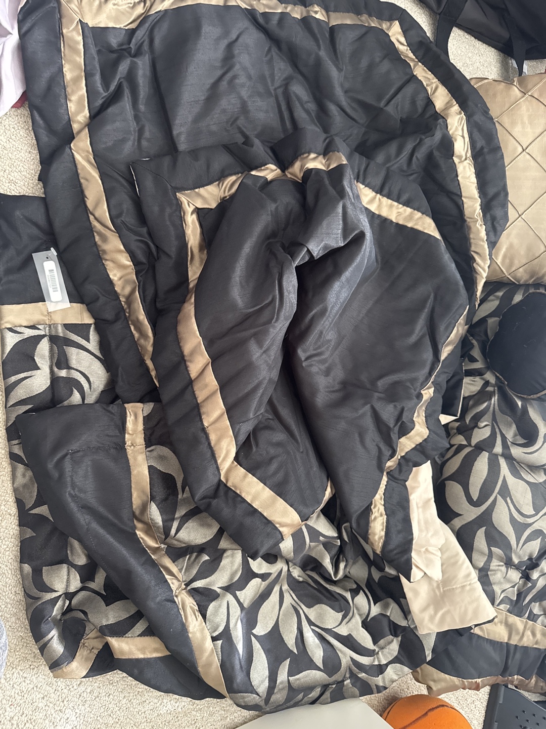 Black and Gold Queen Size Bedding Set - photo 2