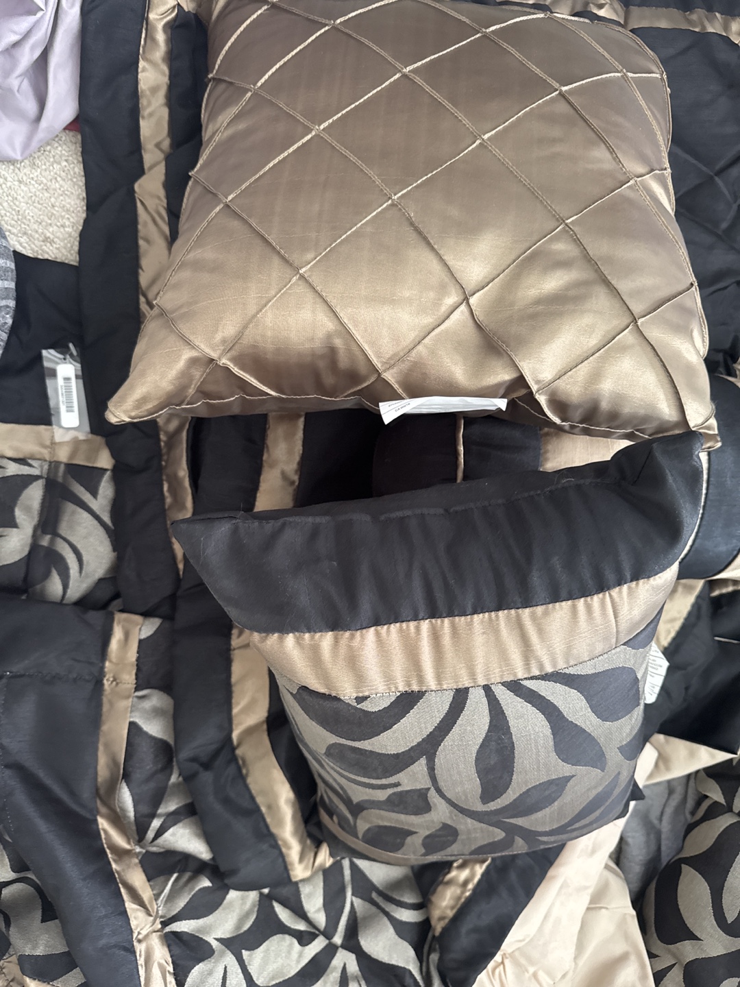Black and Gold Queen Size Bedding Set
