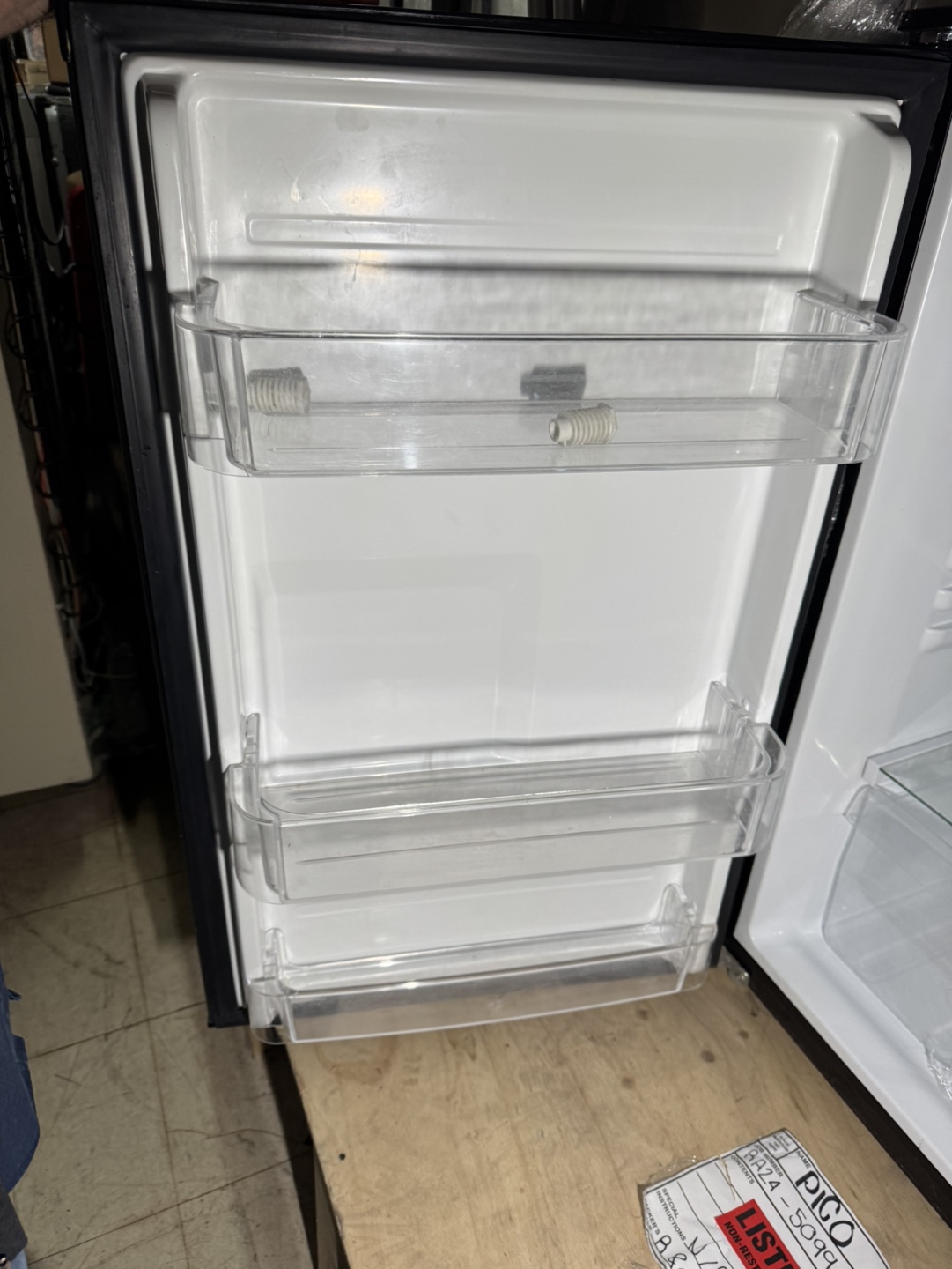 GE GPE12FSKSB Top Freezer Refrigerator - photo 4