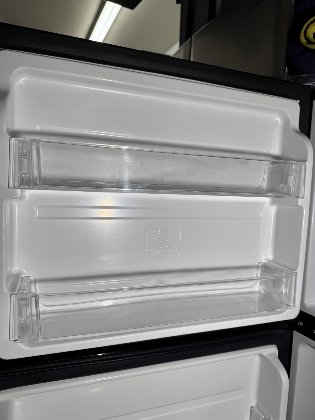 GE GPE12FSKSB Top Freezer Refrigerator - photo 3