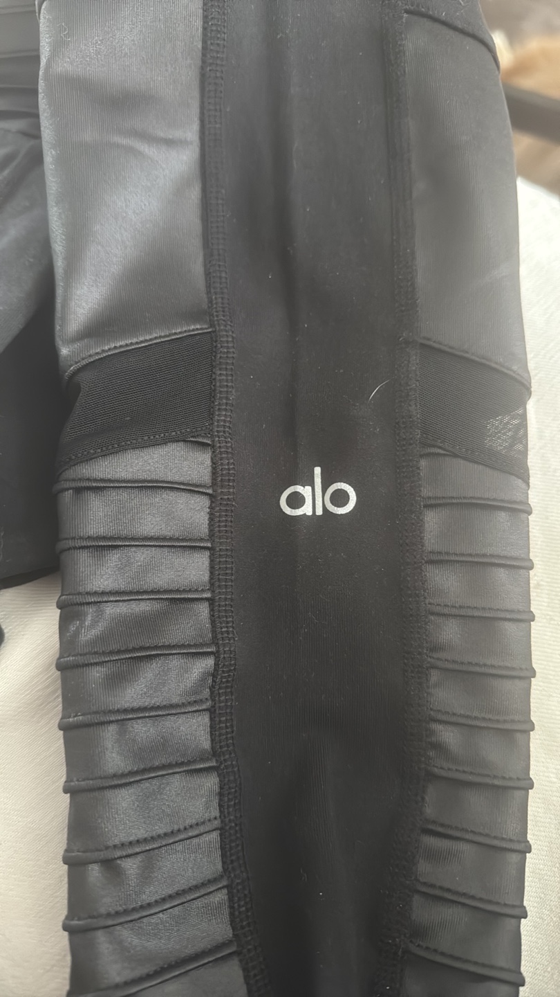 Alo Yoga 7/8 High-Waist Moto Leggings - Size M - photo 3