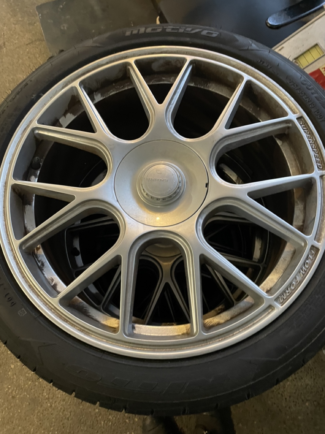 Staggered wheels and tires