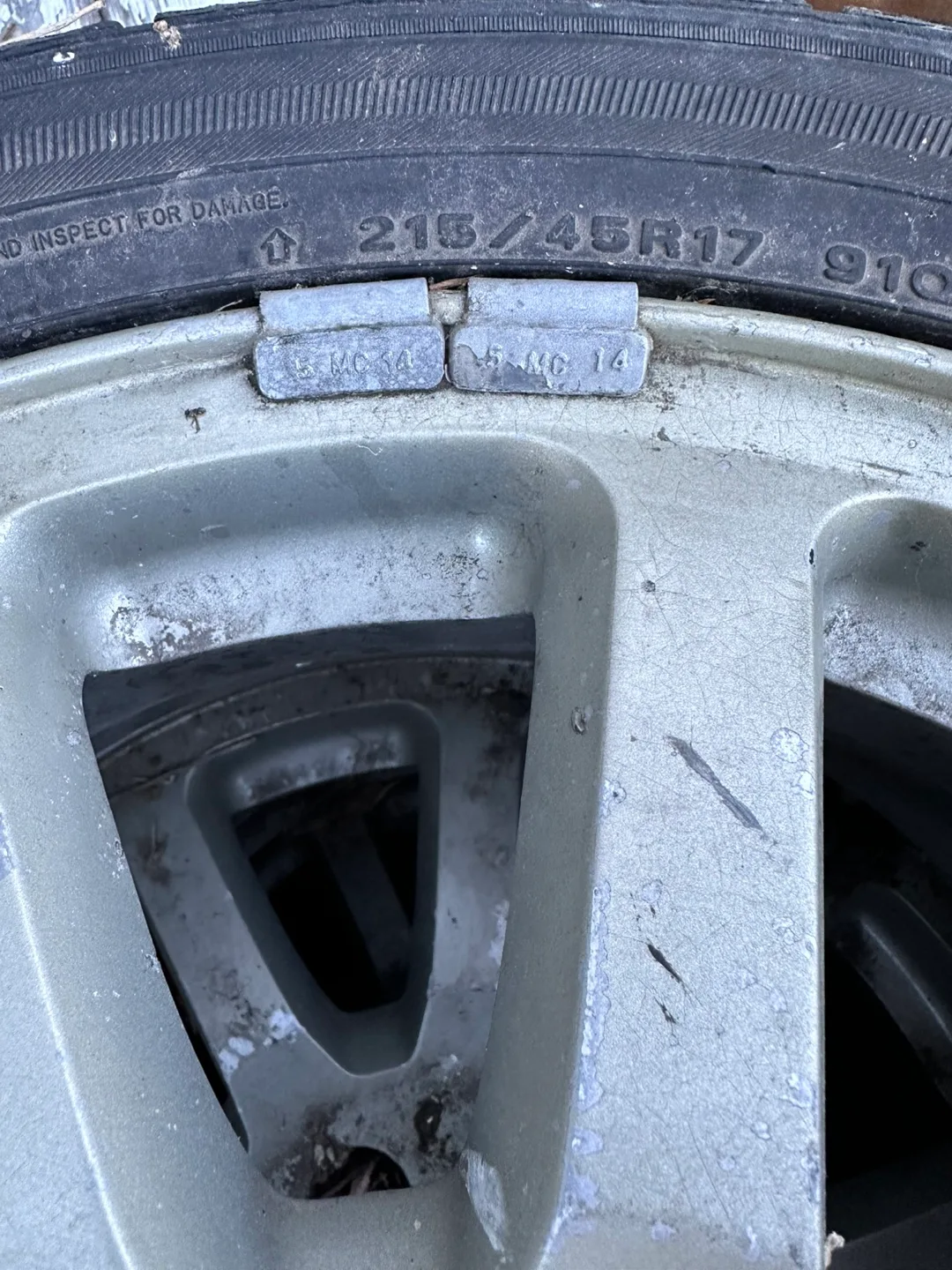 Dunlop Winter Tire - 215/45R17 image indicator(5)