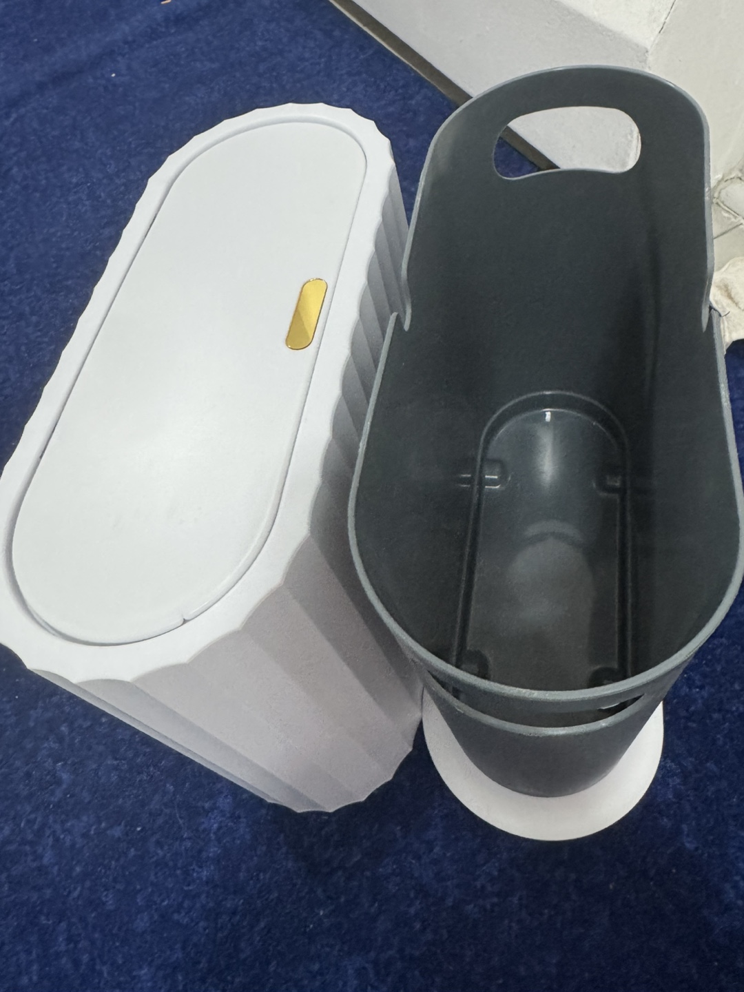White Oval Trash Can with Lid - photo 3