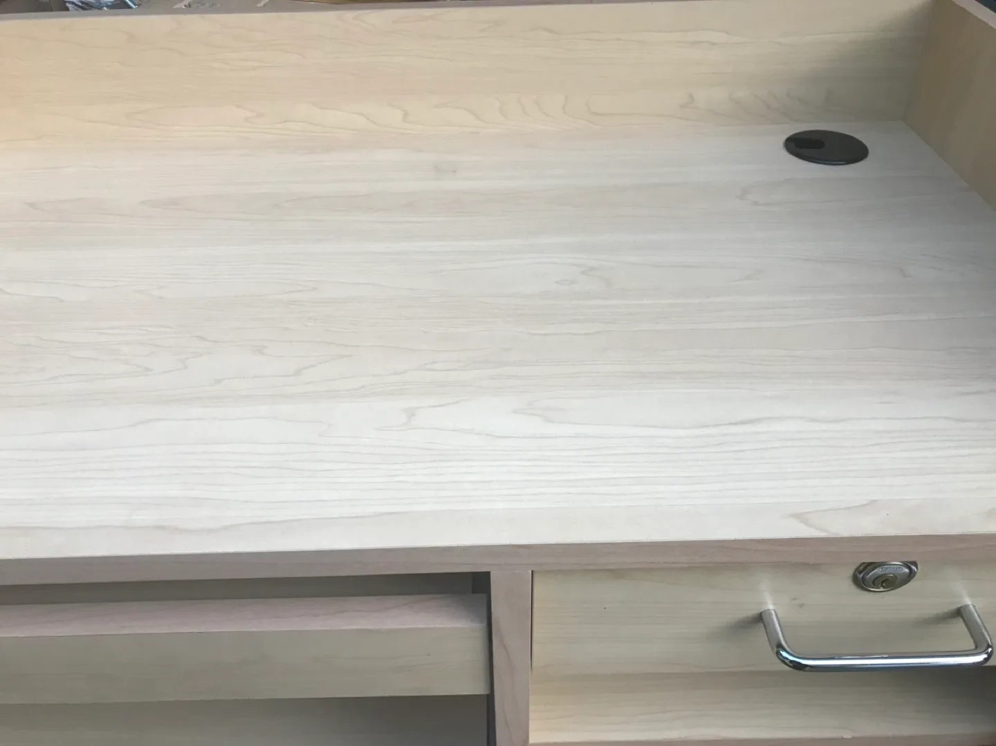 Wooden Countertop Reception Desk image indicator(4)