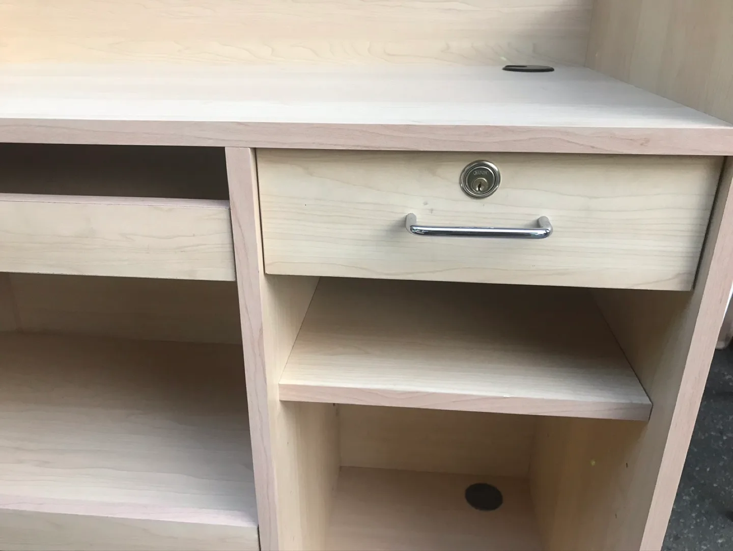 Wooden Countertop Reception Desk image indicator(6)