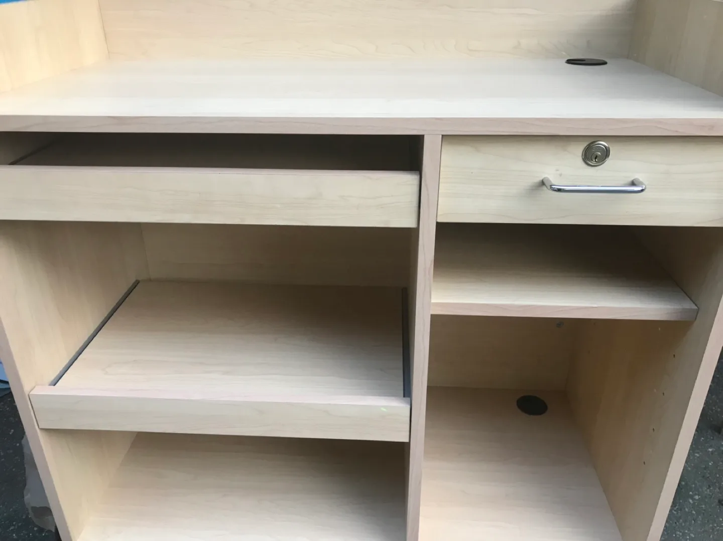 Wooden Countertop Reception Desk image indicator(5)