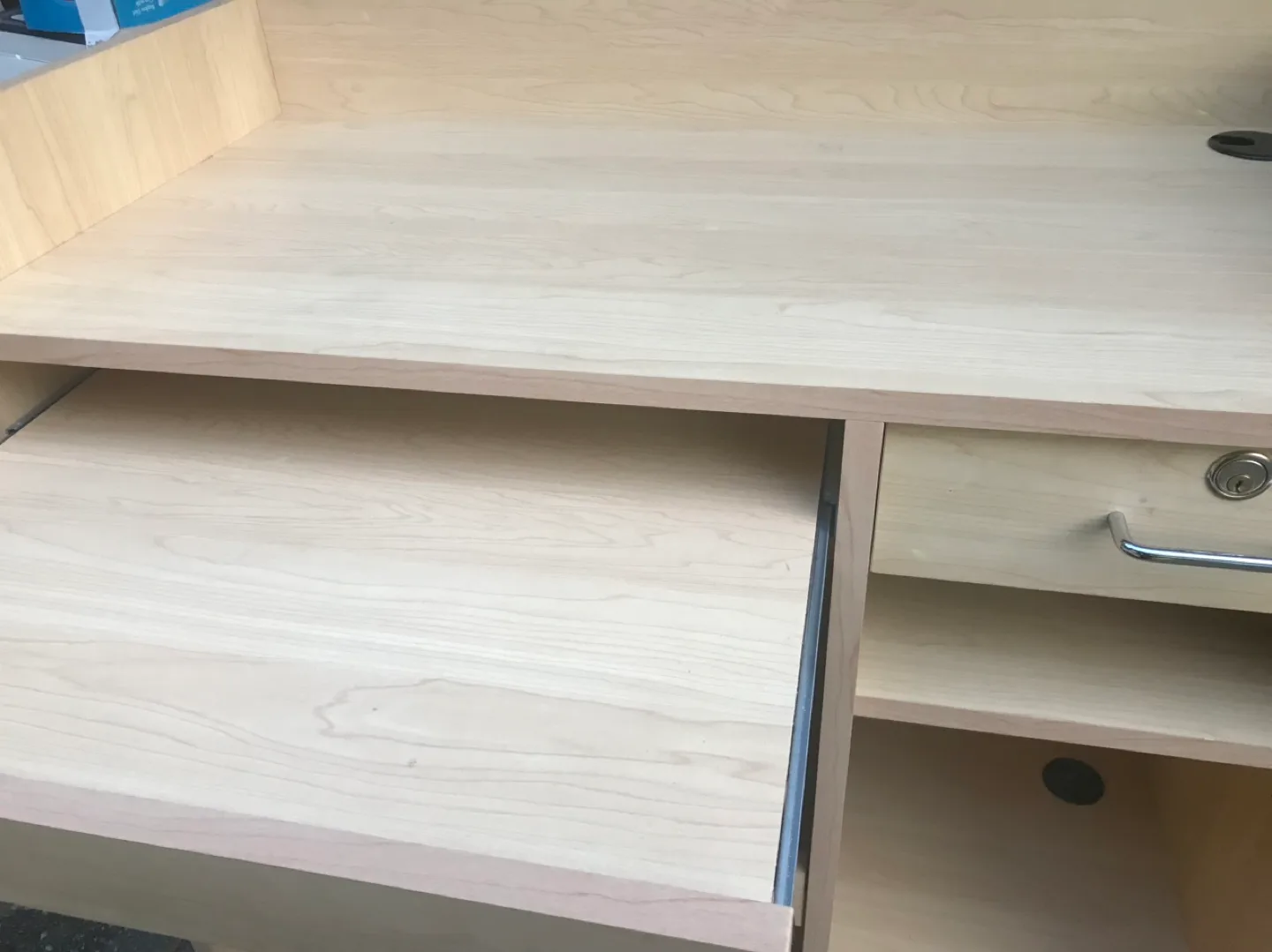 Wooden Countertop Reception Desk image indicator(7)