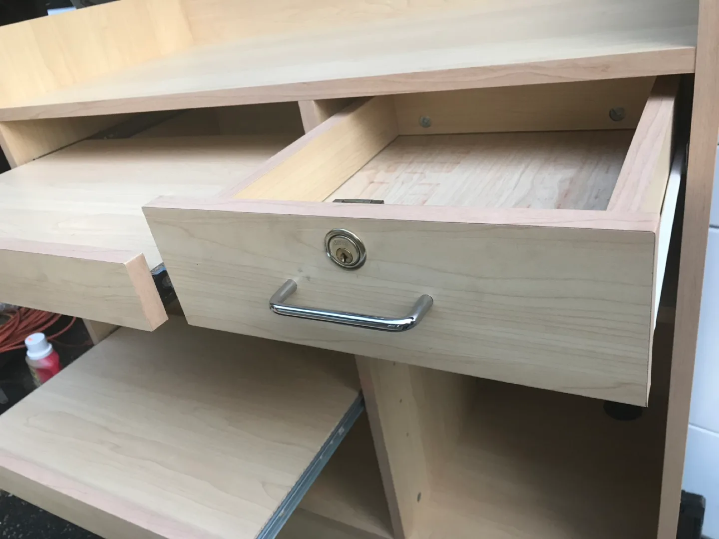 Wooden Countertop Reception Desk image indicator(9)