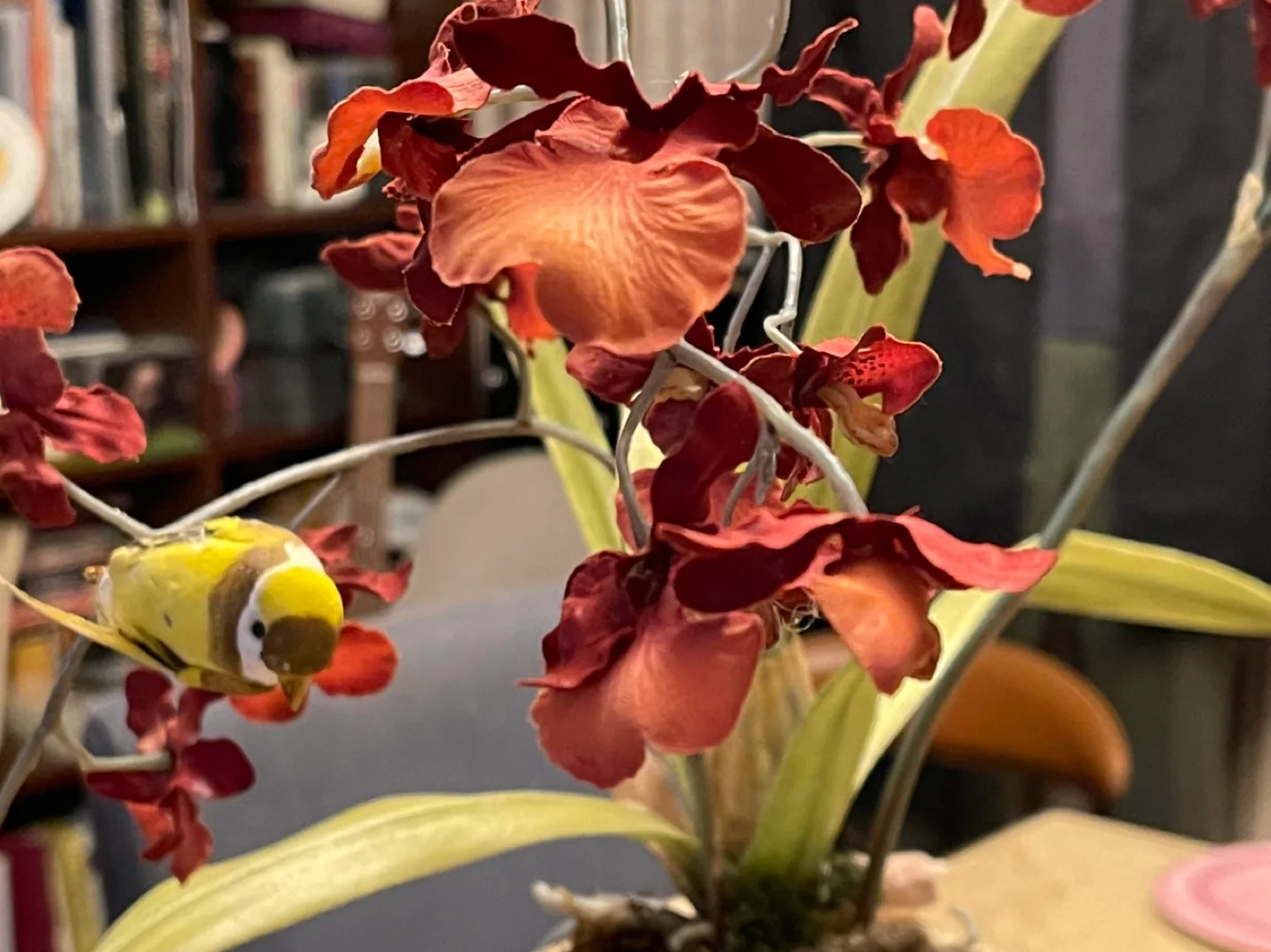 Artificial Orchid Arrangement in Decorative Pot image indicator(5)