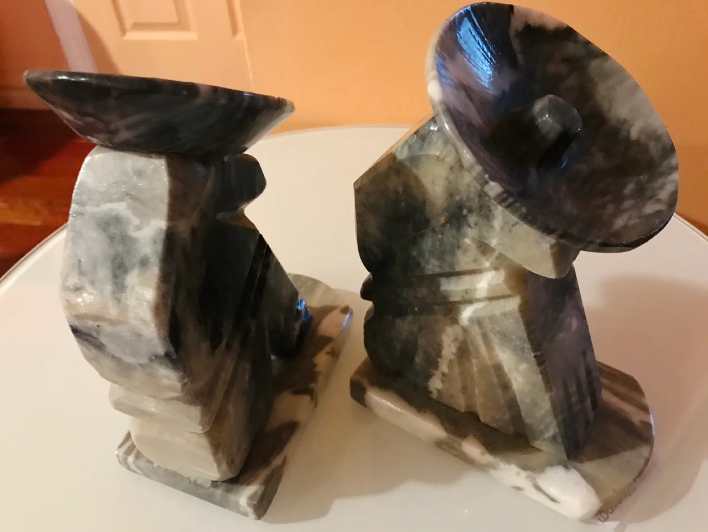Pair of Alabaster Bookends, Figurines image indicator(3)