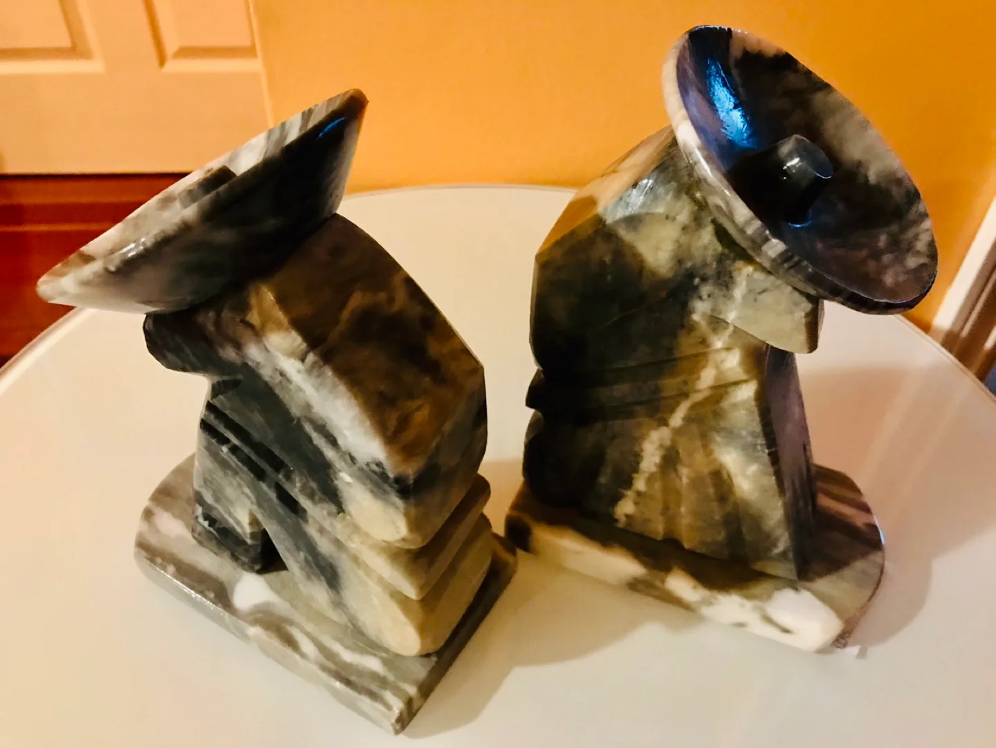 Pair of Alabaster Bookends, Figurines image indicator(4)