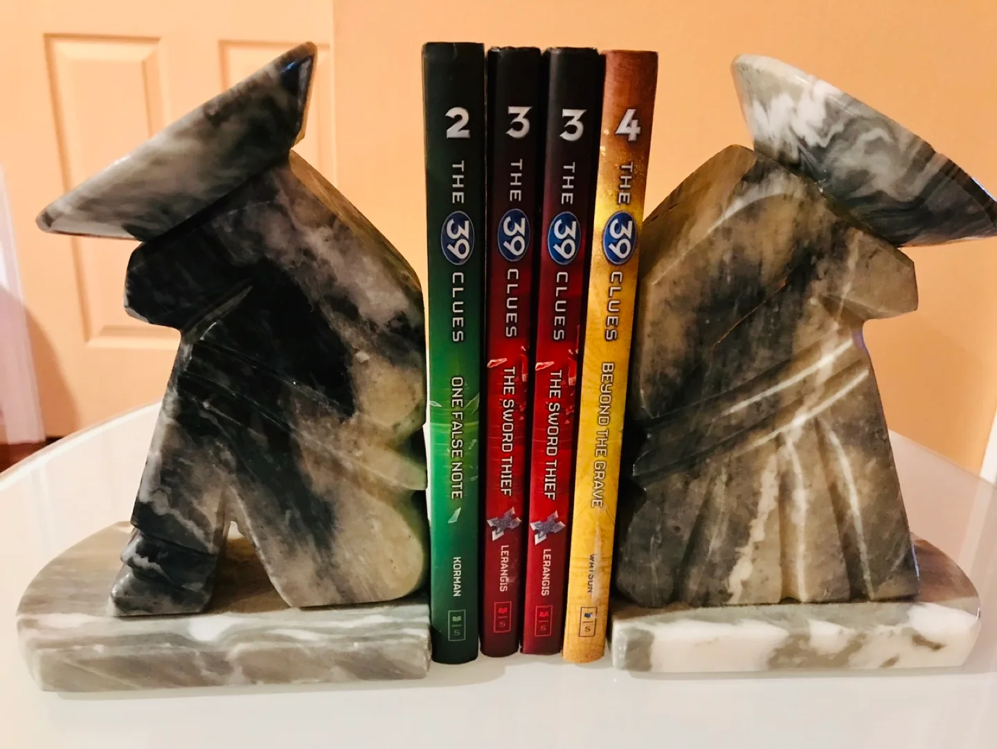 Pair of Alabaster Bookends, Figurines image indicator(7)