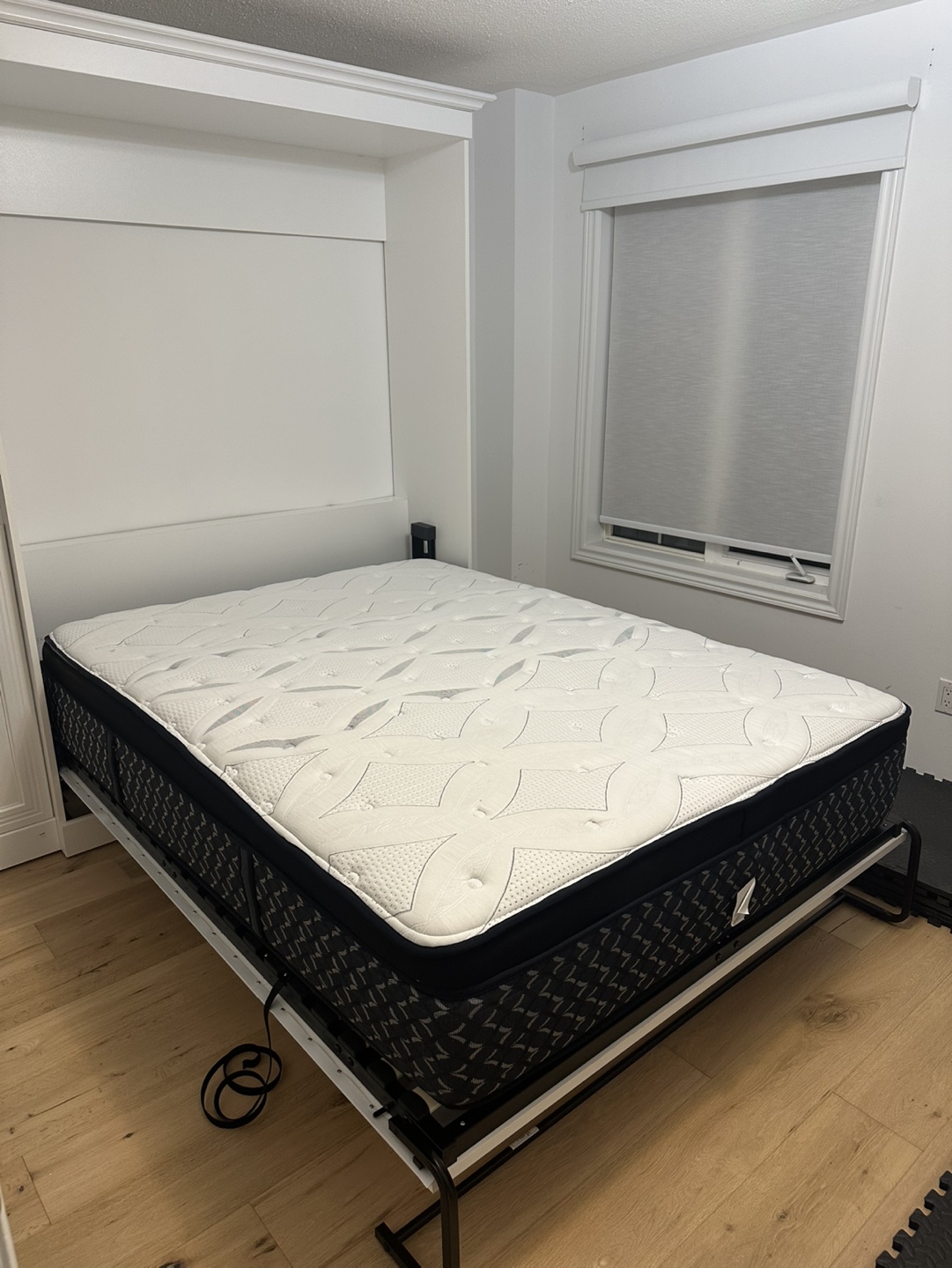 Queen Bed Mattress, Sealy Posturepedic Proback with Eurotop - photo 3