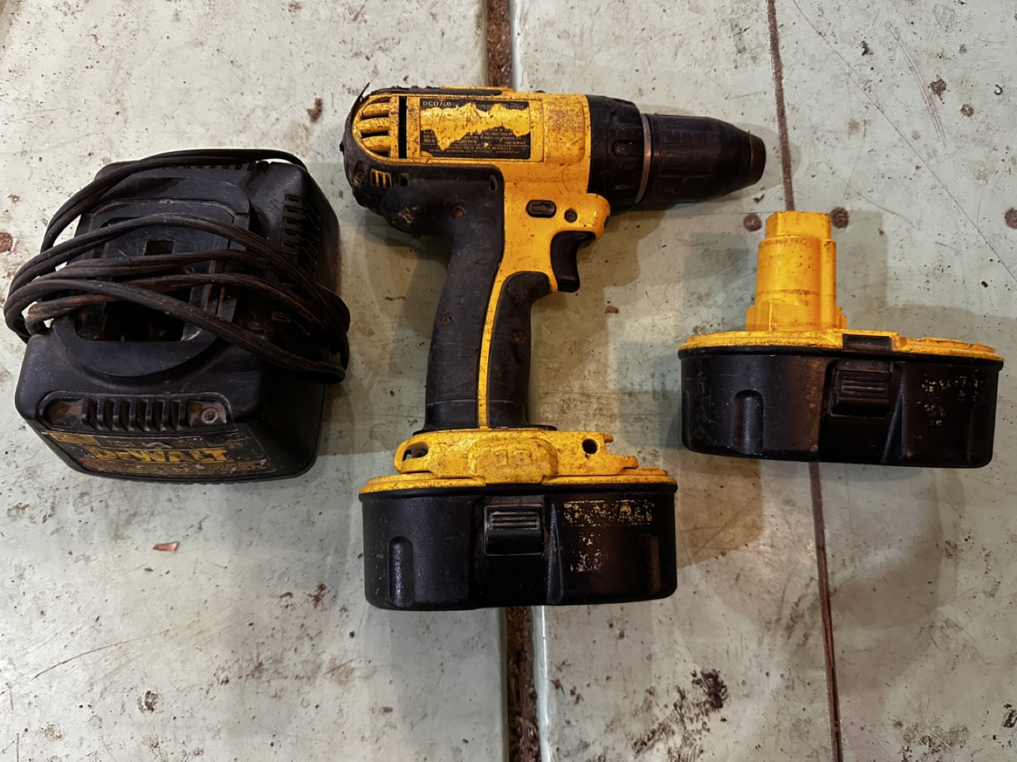 DeWalt DCD760 Cordless Drill Driver Kit