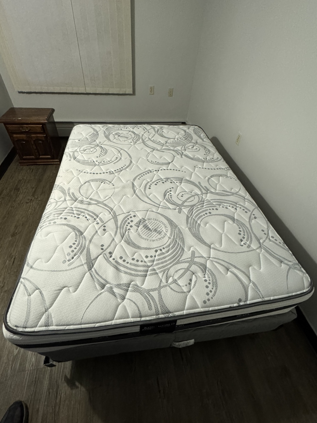 Full Mattress Set - Like New