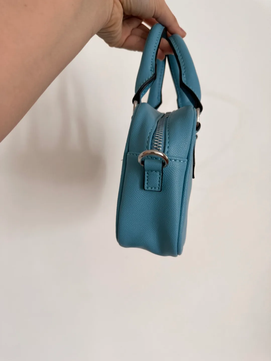 Blue Handbag image indicator(4)